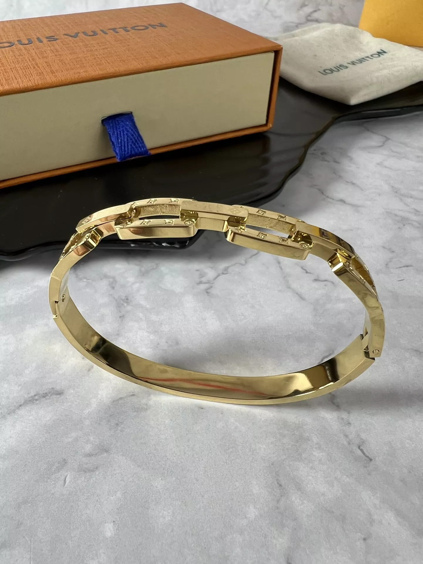 louis vuitton lv bracelets s_12b10671